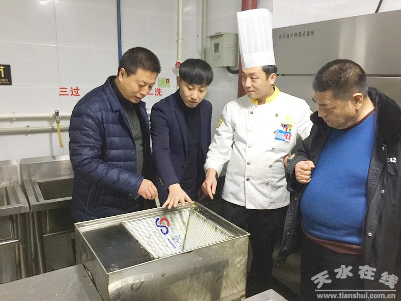天水市食药监管局开展非洲猪瘟防控、农村食品及食盐市场专项检查(图)